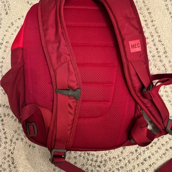MEC Small Backpack in Red - Picture 3 of 10